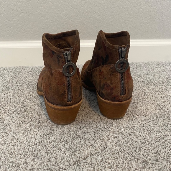 Sofft Aisley Ankle Boot - Picture 2 of 4